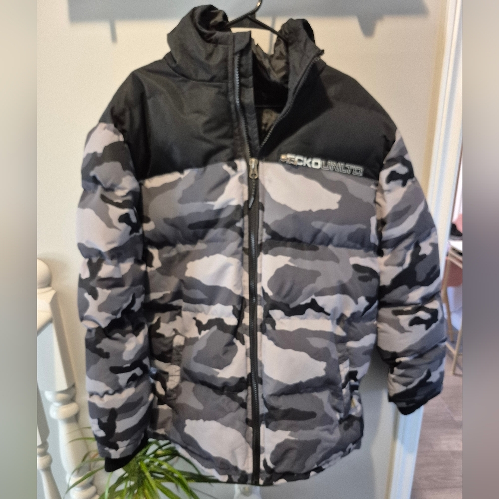 NWOT Ecko Unlimited Men's Black and Gray Camo Puffer Jacket